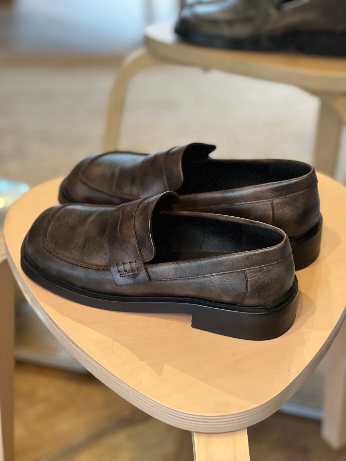 Leren bruine loafers vierkante neus