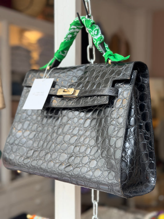 Leather vintage croco black bag