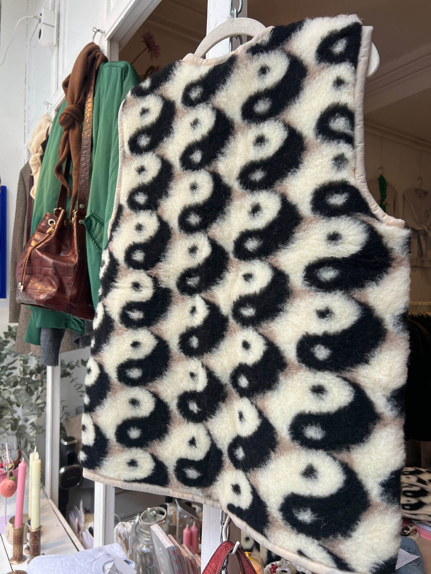 Yin yang wollen bodywarmer