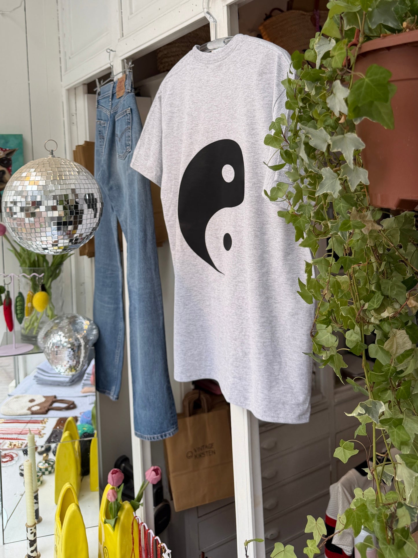Vintage Kirsten tshirt yin yang