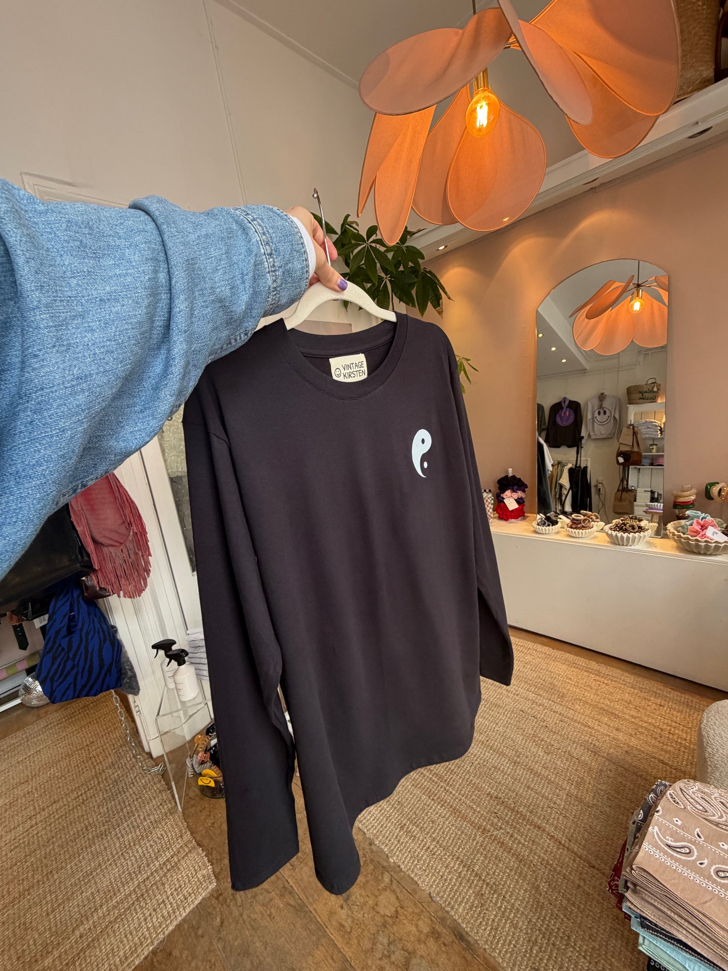 Longsleeve yin yang zwart