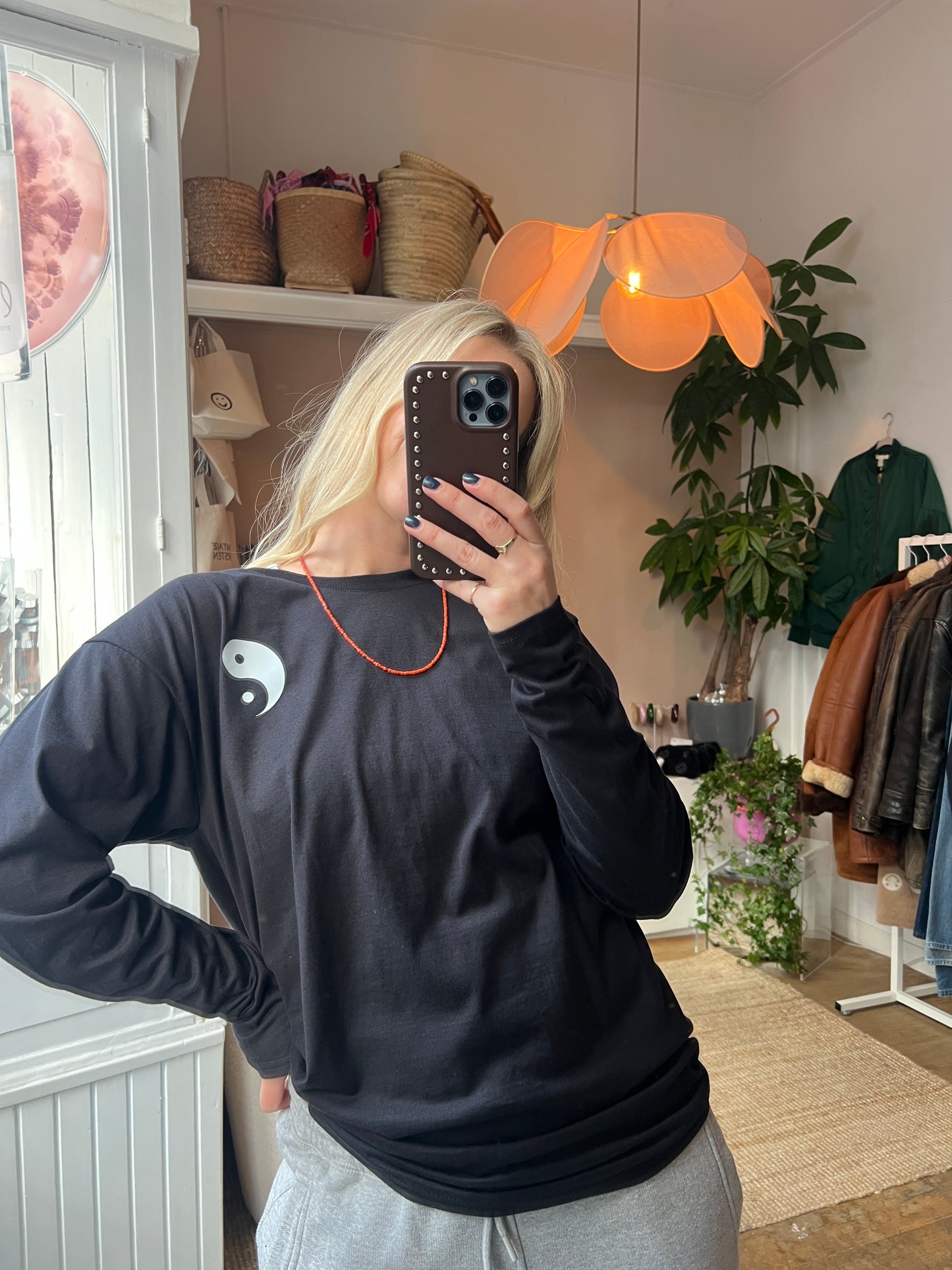 Longsleeve yin yang zwart