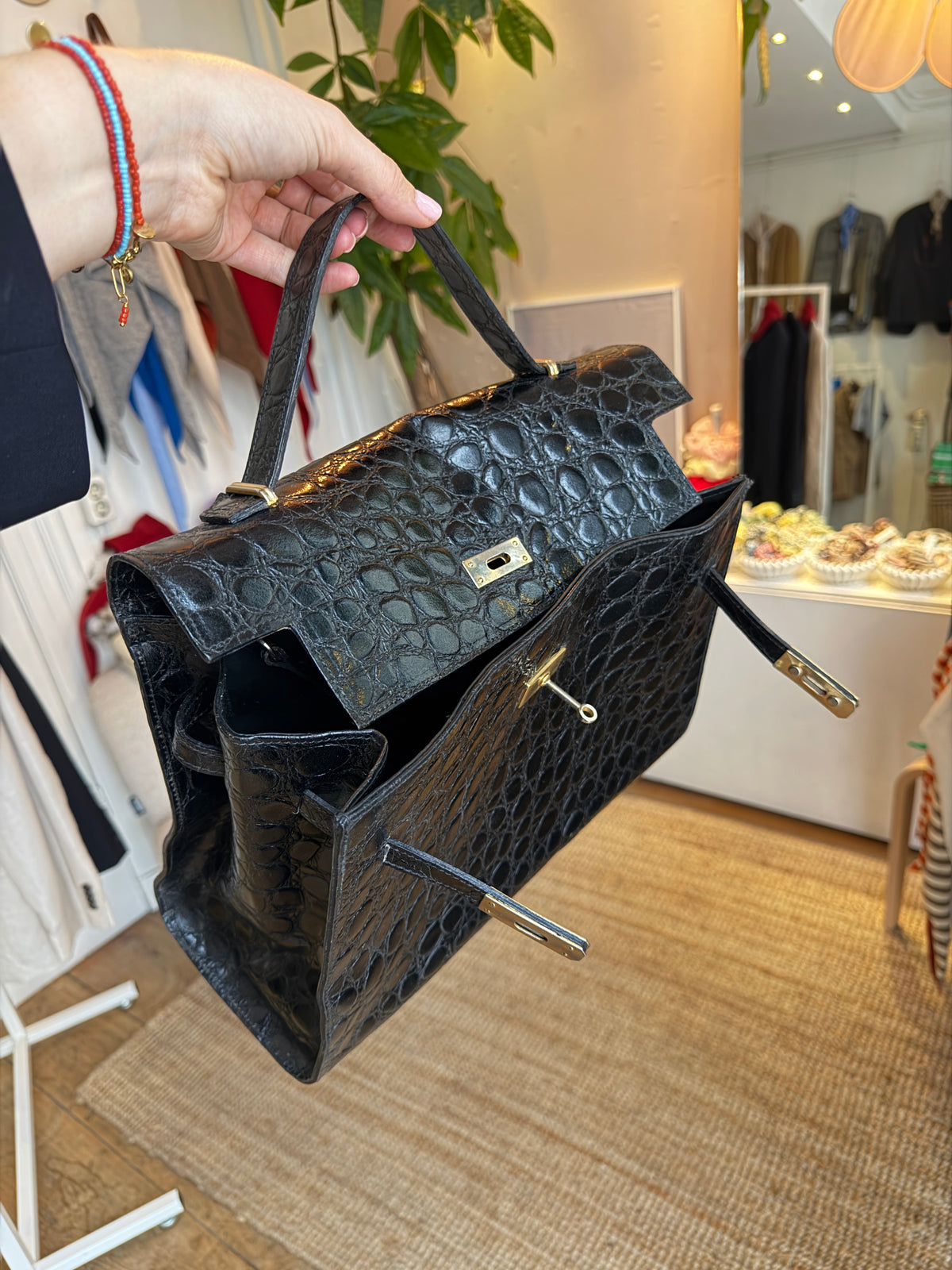 Leather vintage croco black bag