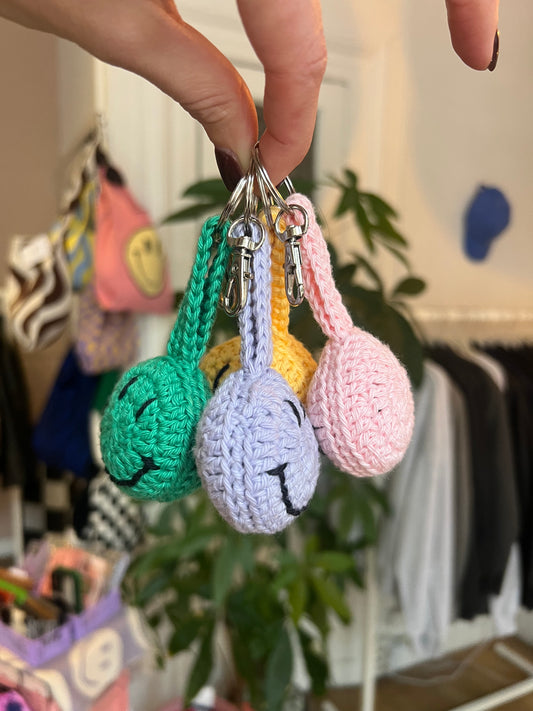 Smiley bag charm crochet