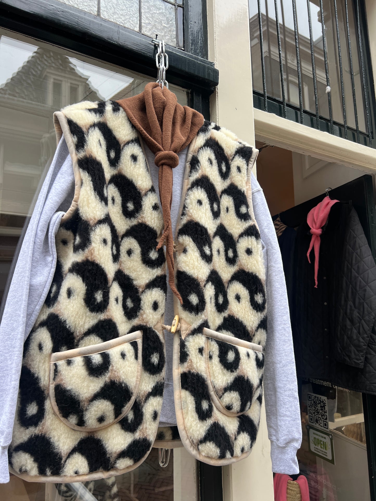 Yin yang wollen bodywarmer