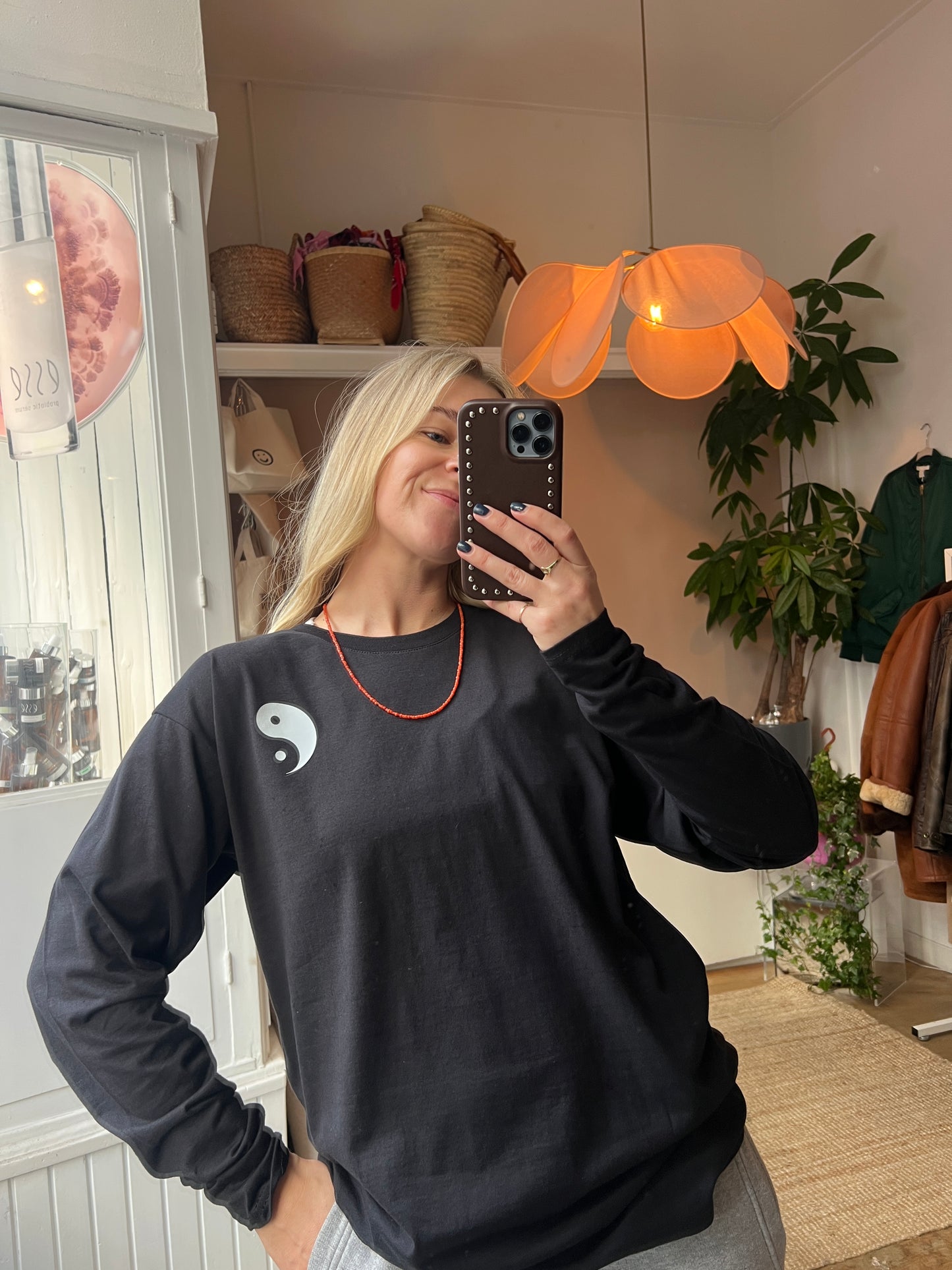 Longsleeve yin yang zwart