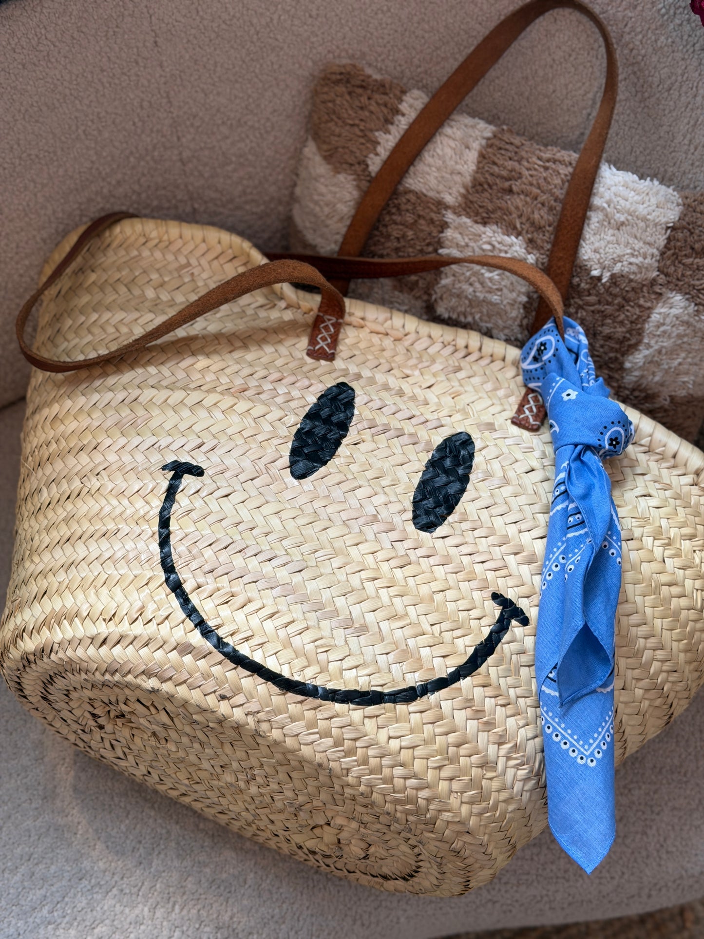 Rieten smiley tas met lange leren hengsels