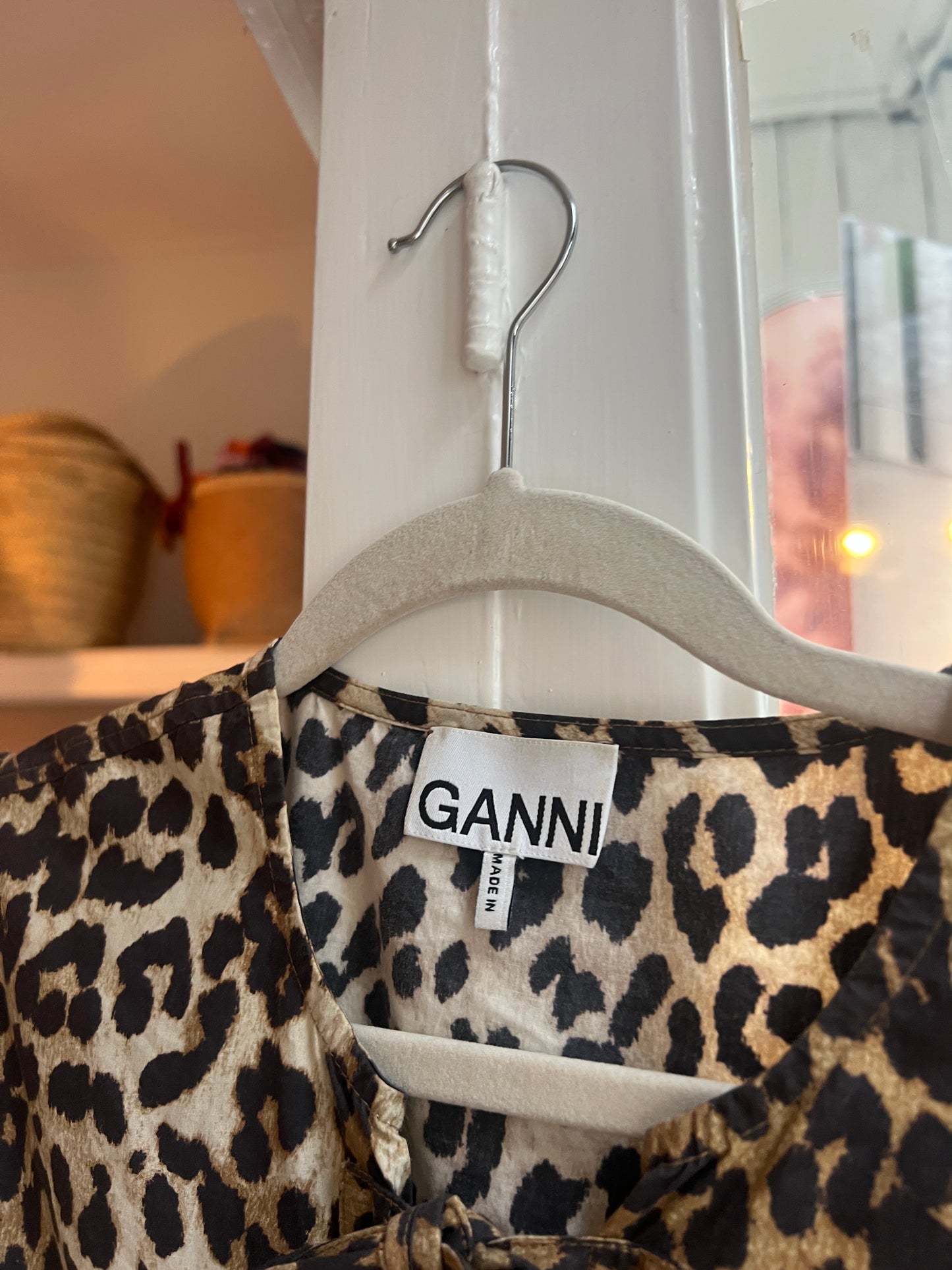 Ganni blouse tijgerprint met strikjes